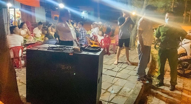 Lại xảy ra án mạng xuất phát từ karaoke loa kẹo kéo