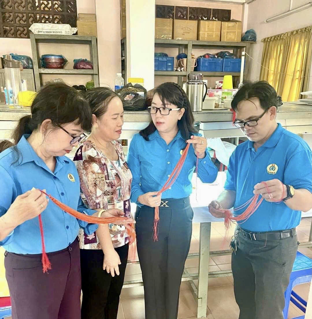 Động viên công nhân mắc bệnh hiểm nghèo