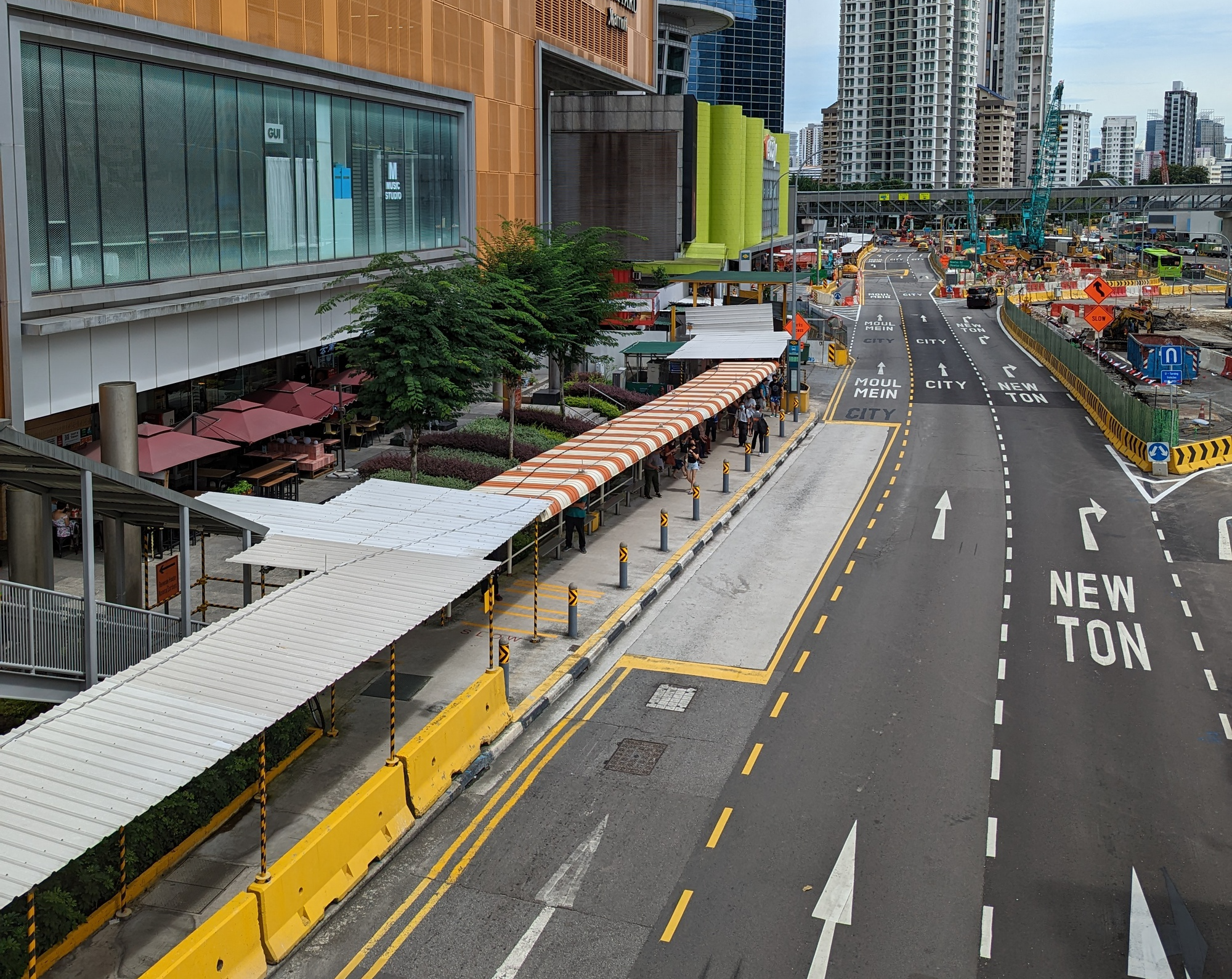 Lắp mái che dọc đường Lê Lợi: Kinh nghiệm từ Singapore