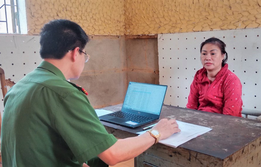 "Rút ruột" gần 100 triệu đồng tiền ăn của học sinh, nữ hiệu trưởng bị bắt