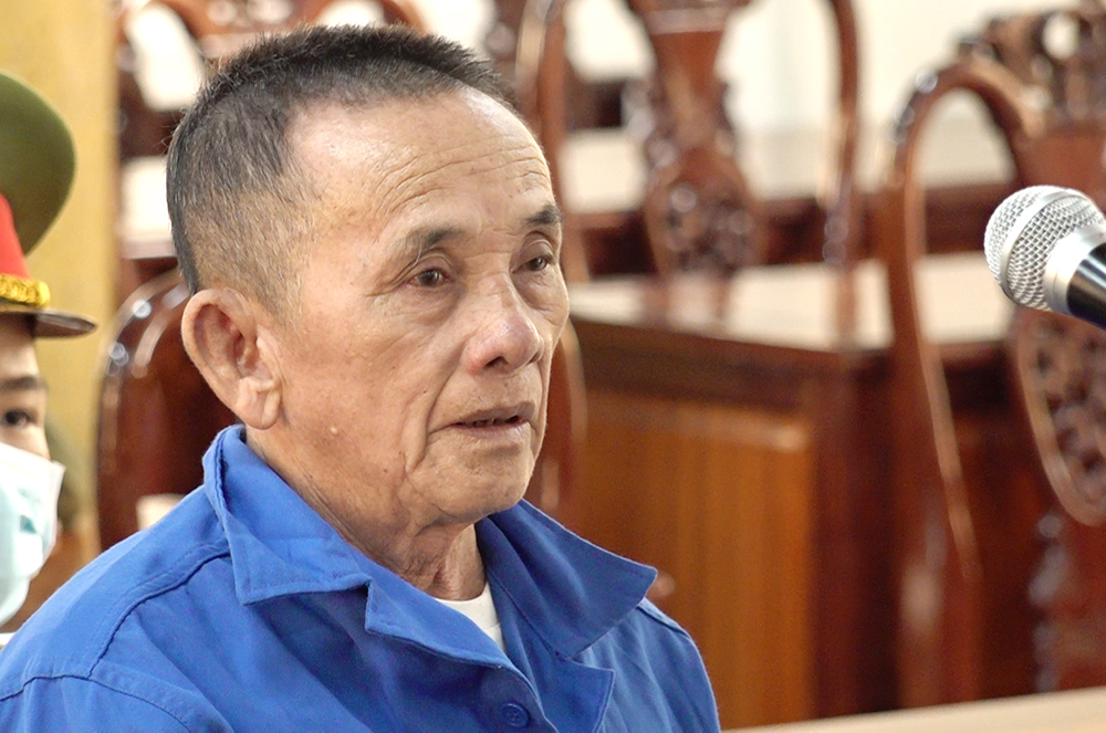 Cụ ông 74 tuổi lãnh án tù về tội hiếp dâm
