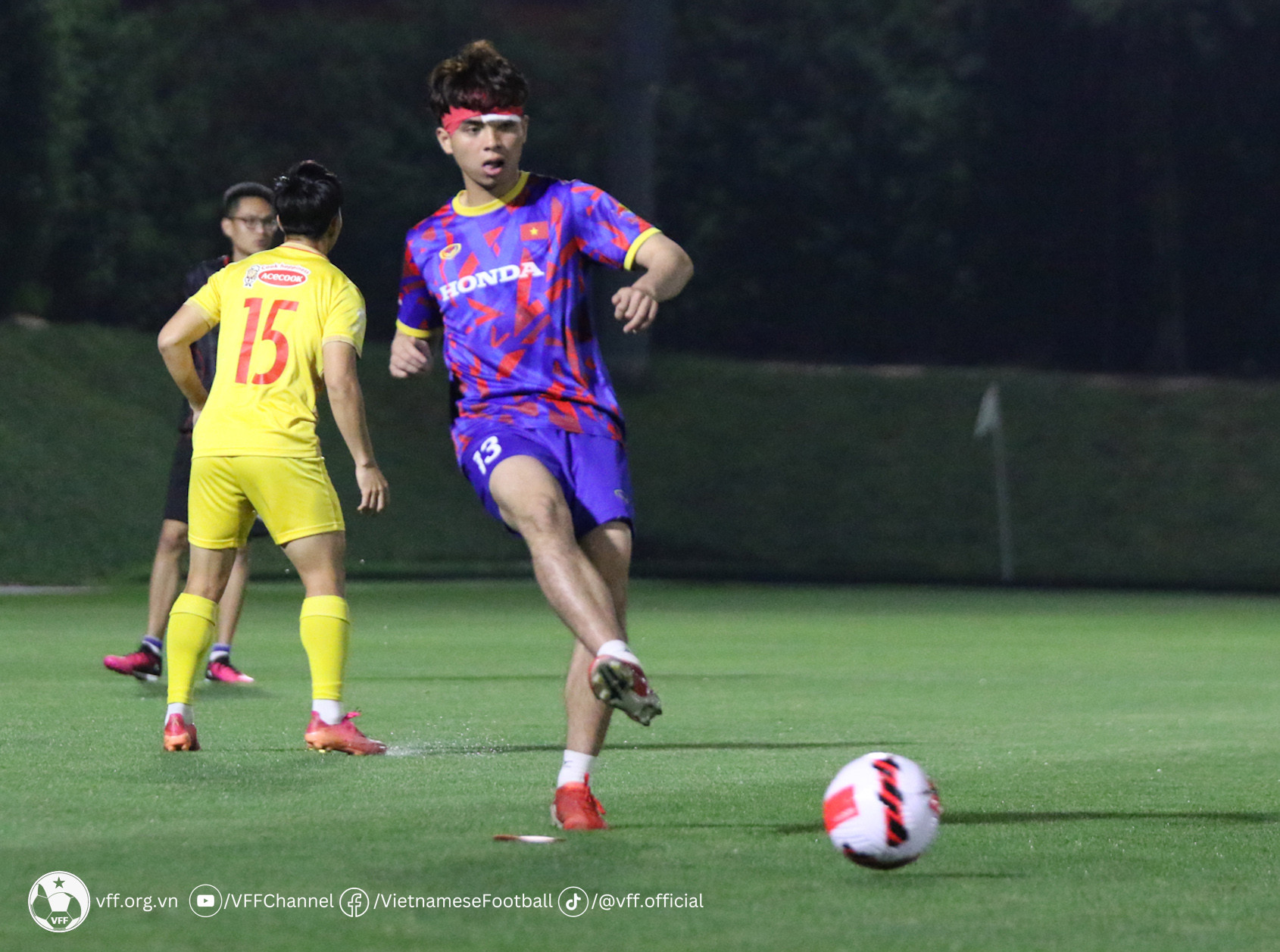 U23 Việt Nam gia c&ocirc;ng h&agrave;ng thủ trước trận gặp Kyrgyzstan - Ảnh 3.
