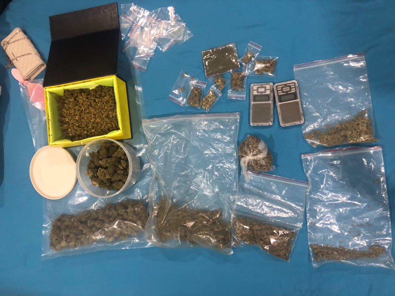 Triệt ph&aacute; nh&oacute;m Telegram &ldquo;420 Market&rdquo; chuy&ecirc;n cung cấp cần sa - Ảnh 2.