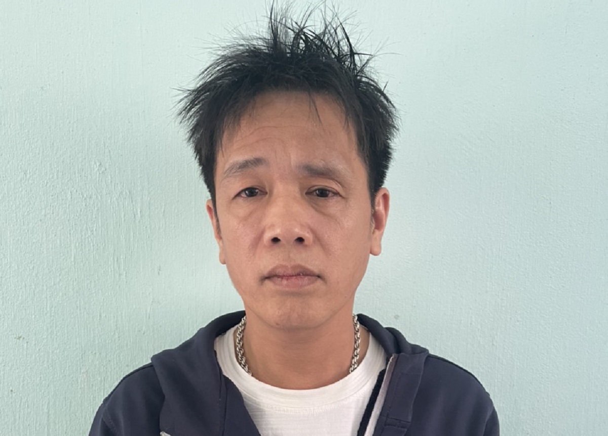 Khởi tố, bắt giam thanh niên tát vào mặt công an - Ảnh 1.