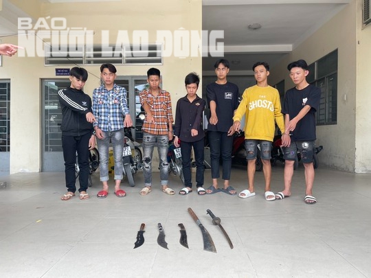 Nhóm đối tượng đập phá tài sản, đòi tiền bảo kêở Long An - Ảnh 1.