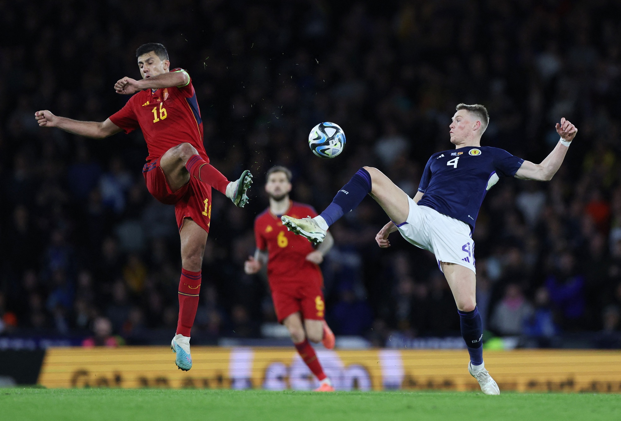 Sao Man United tỏa s&aacute;ng, Scotland thắng sốc T&acirc;y Ban Nha sau 39 năm - Ảnh 5.