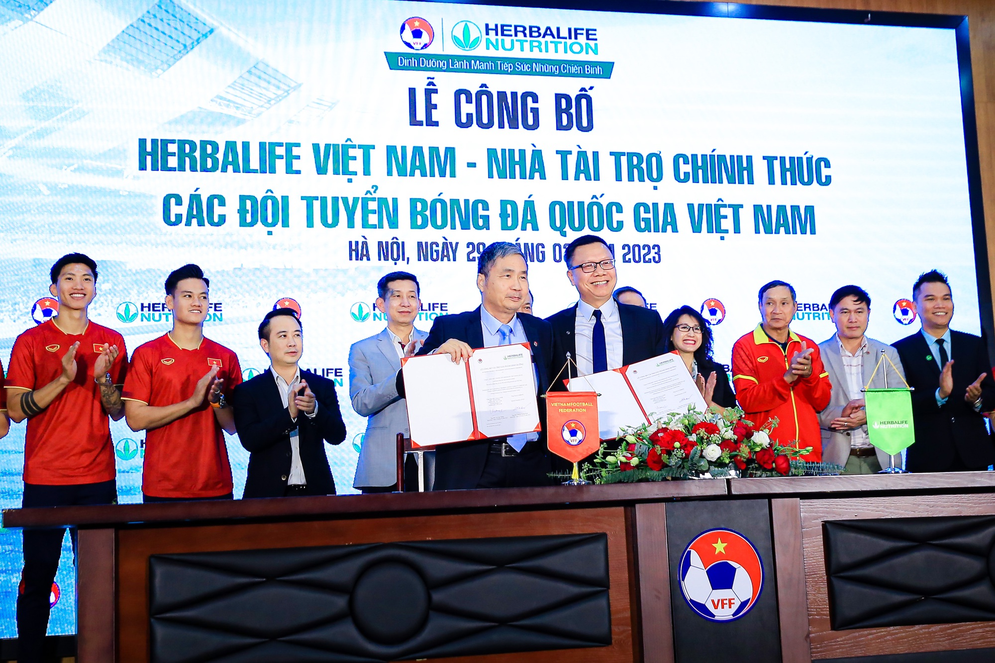 C&ocirc;ng bố nh&agrave; t&agrave;i trợ ch&iacute;nh thức c&aacute;c đội tuyển b&oacute;ng đ&aacute; quốc gia Việt Nam - Ảnh 7.