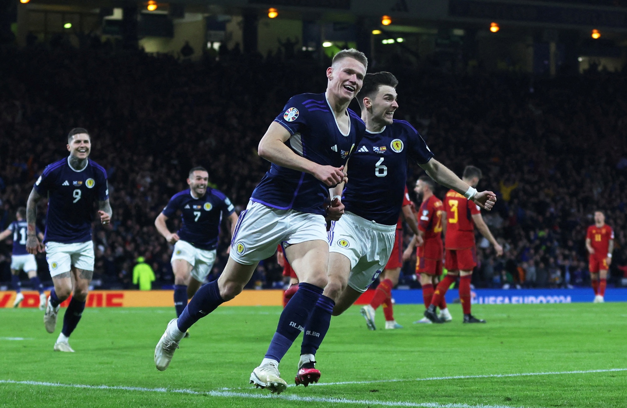 Sao Man United tỏa s&aacute;ng, Scotland thắng sốc T&acirc;y Ban Nha sau 39 năm - Ảnh 3.