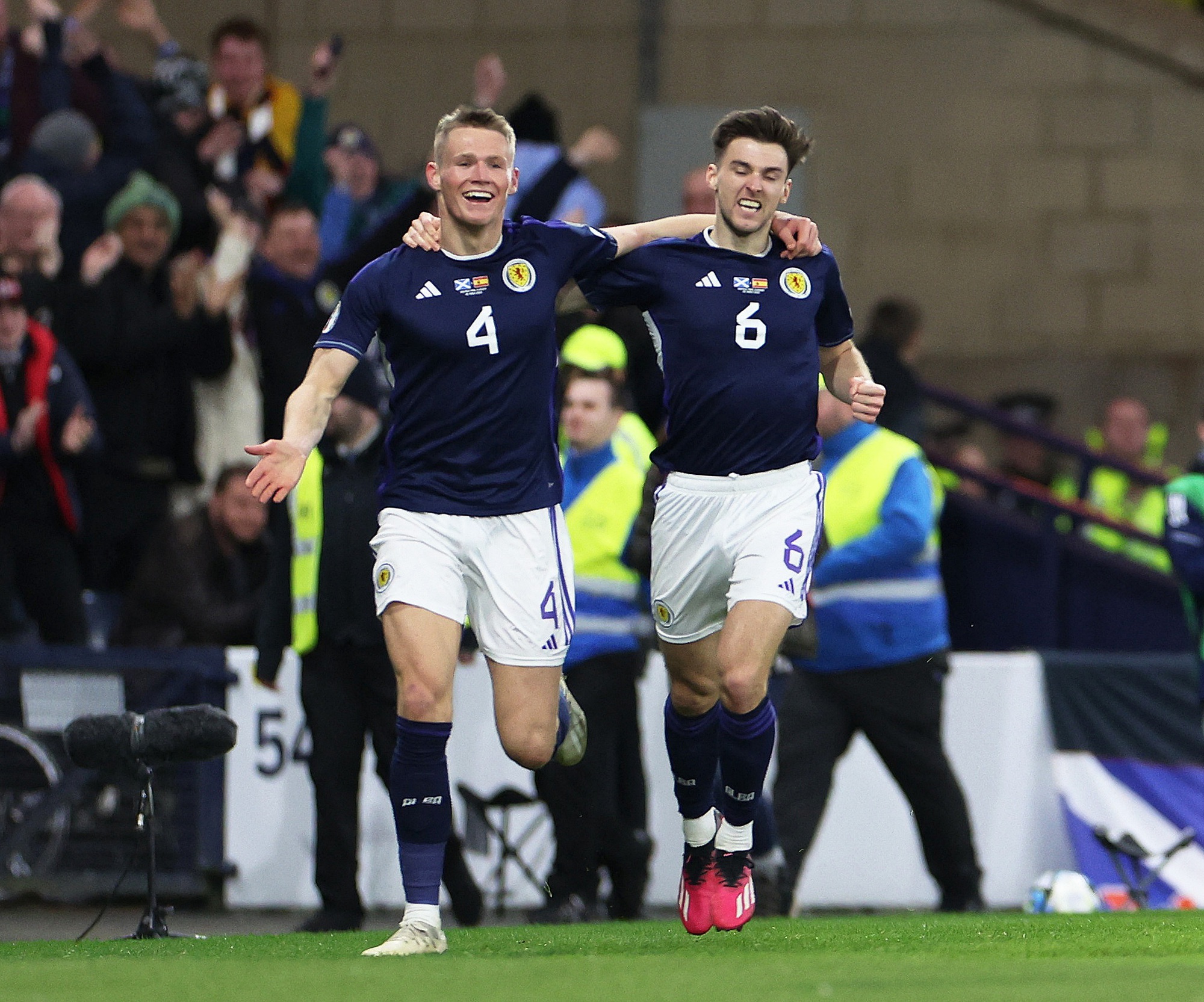 Sao Man United tỏa s&aacute;ng, Scotland thắng sốc T&acirc;y Ban Nha sau 39 năm - Ảnh 4.