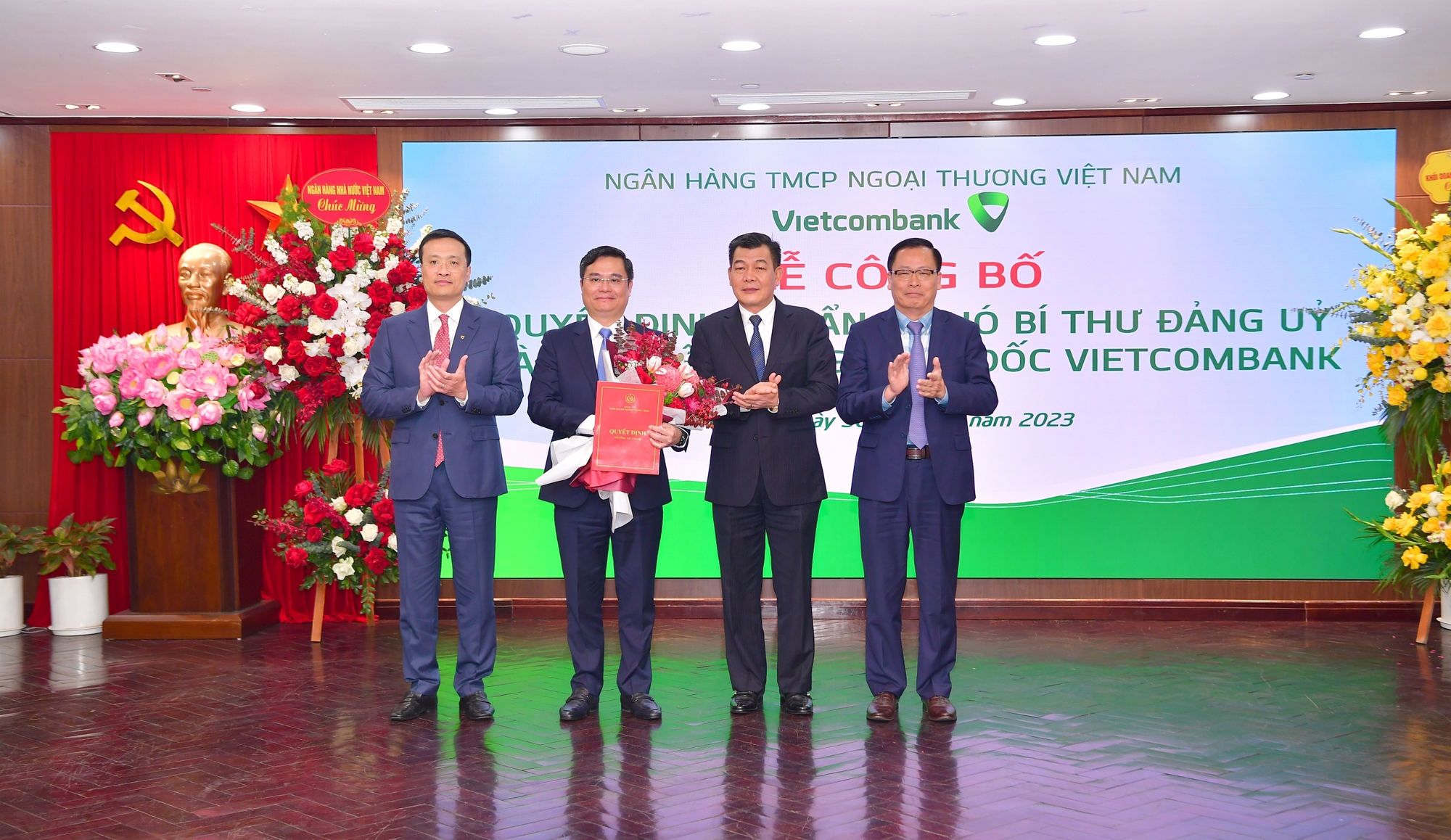 Vietcombank 60 năm - Thắp sáng niềm tin, vươn ra biển lớn