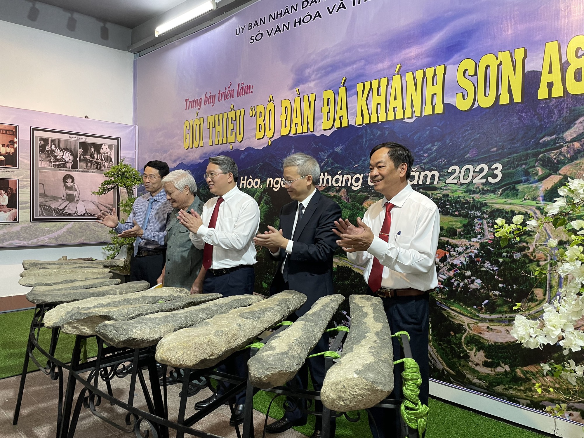 Đưa bộ đàn đá Khánh Sơn nổi tiếng ở Khánh Hòa cho công chúng chiêm ngưỡng