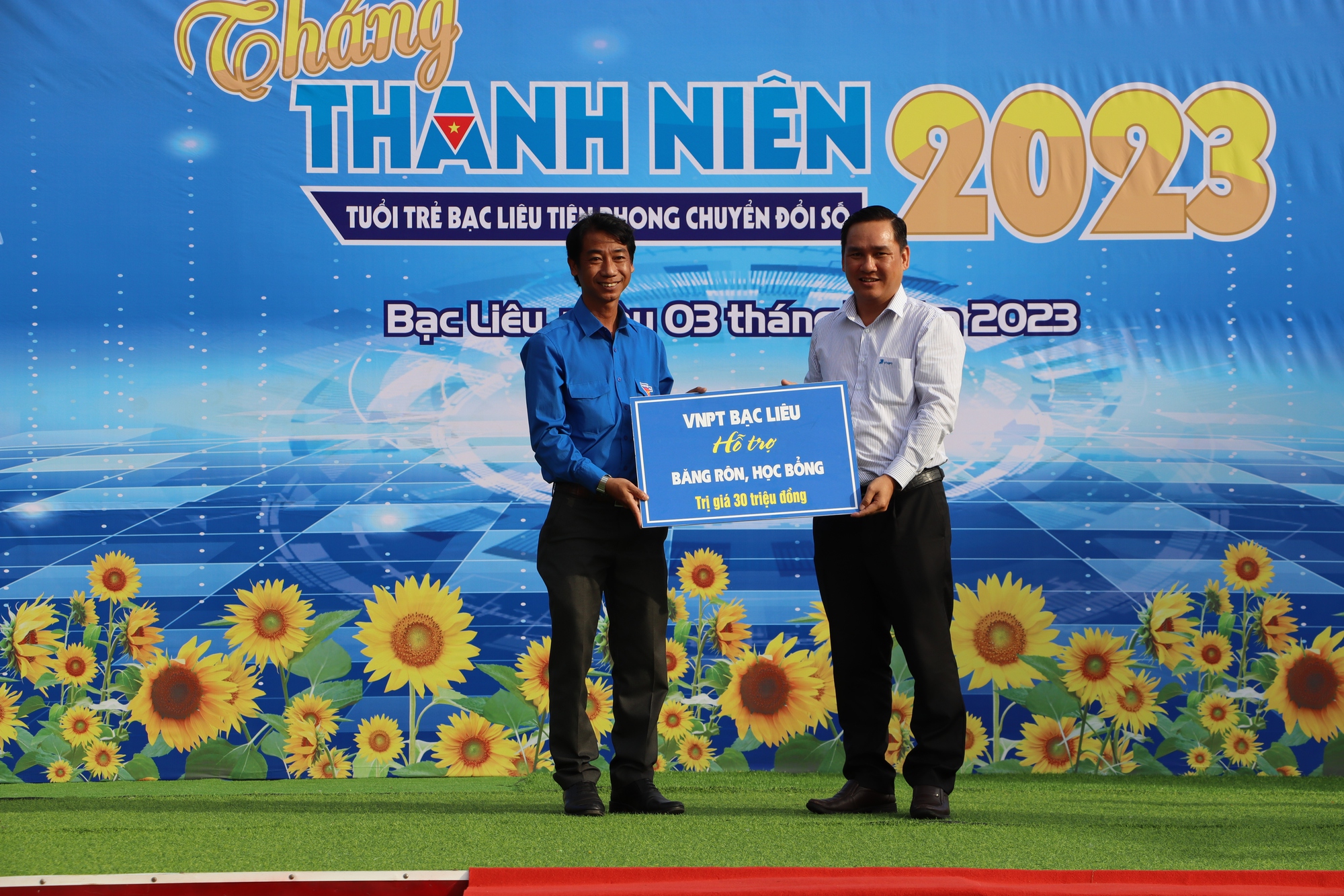 Rực rỡ Đường cờ Tổ quốc tại Bạc Liêu - Ảnh 21.