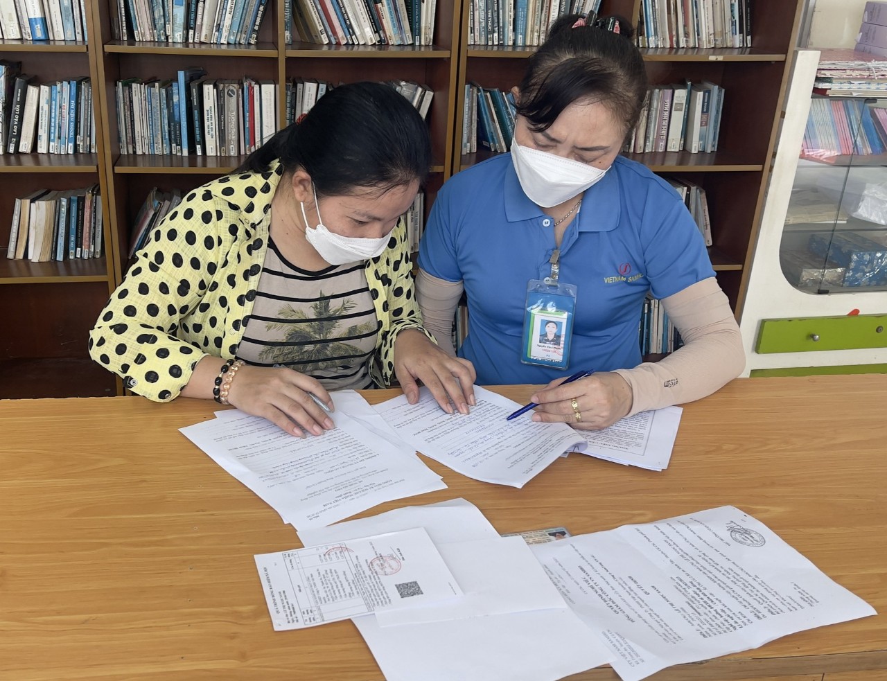 Người mất việc, giảm giờ làm trông chờ hỗ trợ