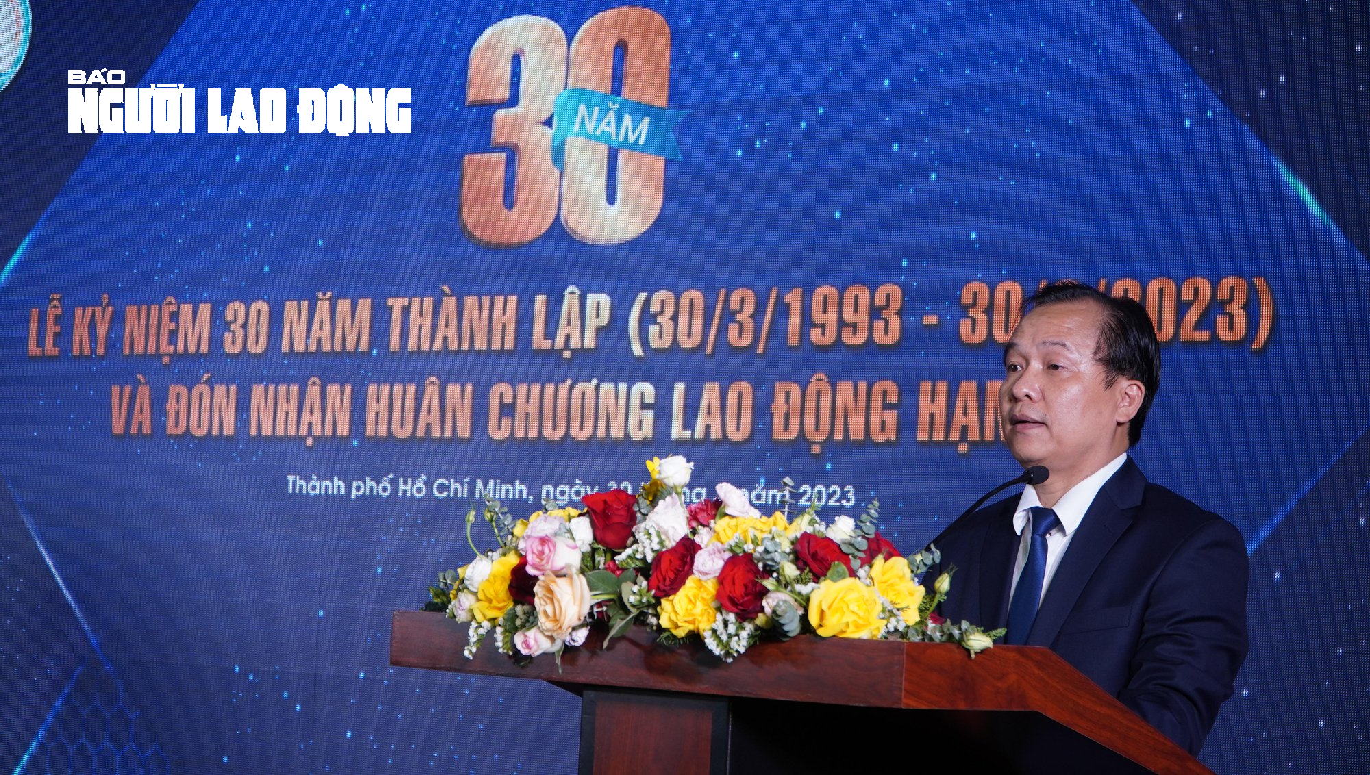 30 năm bắt bệnh &ocirc;ng trời v&agrave; thức c&ugrave;ng d&ograve;ng s&ocirc;ng - Ảnh 2.