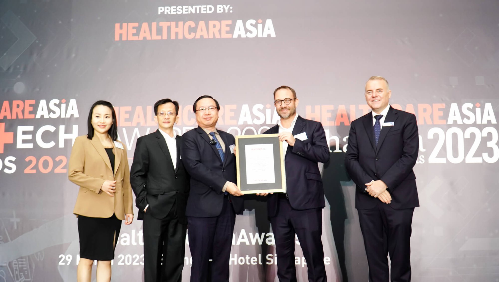Hai bệnh viện đa khoa tư nhân nhận giải thưởng Healthcare Asia Awards 2023