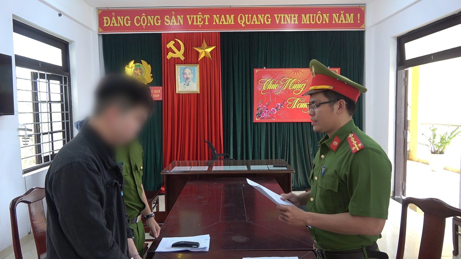 Nam thanh niên cưỡng dâm người yêu cũ