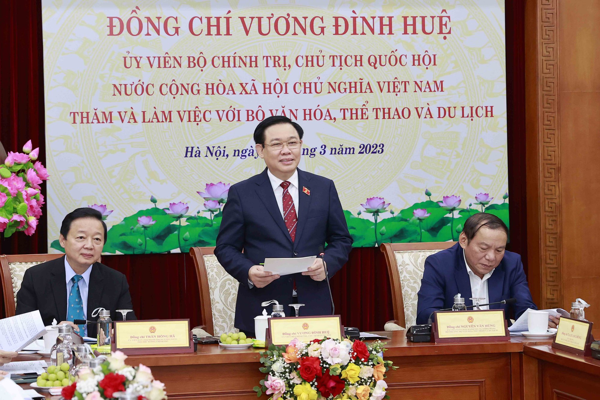 Chủ tịch Quốc hội: Vấn đề visa cho du khách có thể tháo gỡ trong tháng 5