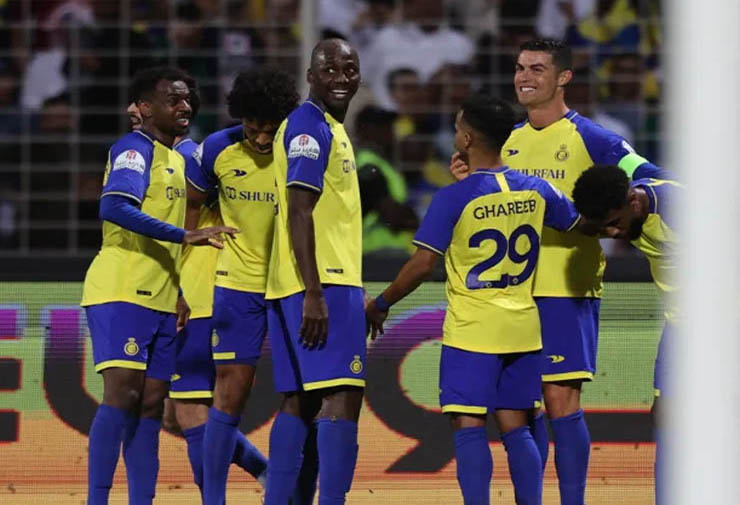 Ronaldo hụt b&agrave;n kh&ocirc;ng tưởng, Al Nassr ngược d&ograve;ng 14 ph&uacute;t b&ugrave; giờ - Ảnh 5.