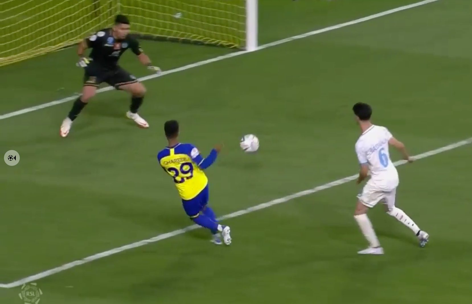 Ronaldo hụt b&agrave;n kh&ocirc;ng tưởng, Al Nassr ngược d&ograve;ng 14 ph&uacute;t b&ugrave; giờ - Ảnh 3.