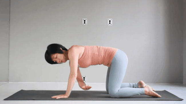 Những động t&aacute;c yoga gi&uacute;p lưng thon, bụng dưới săn chắc - Ảnh 11.