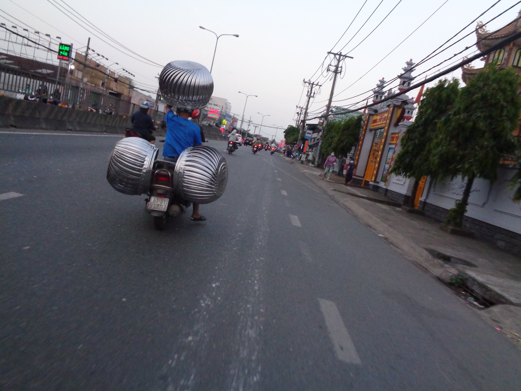 "Xiếc" trên đường phố