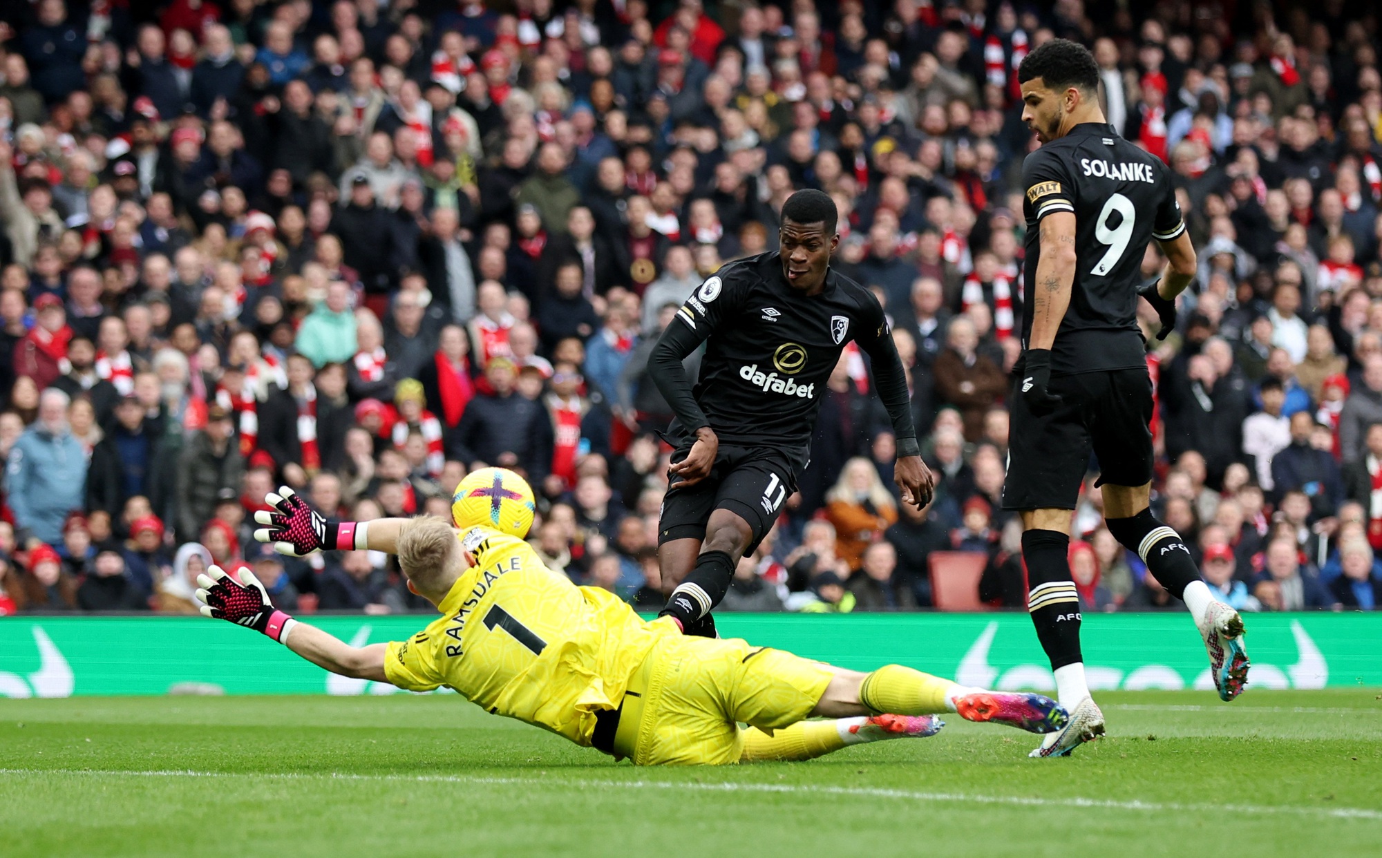 Rượt đuổi nghẹt thở, Arsenal ngược dòng hạ Bournemouth ở Emirates - Ảnh 2.