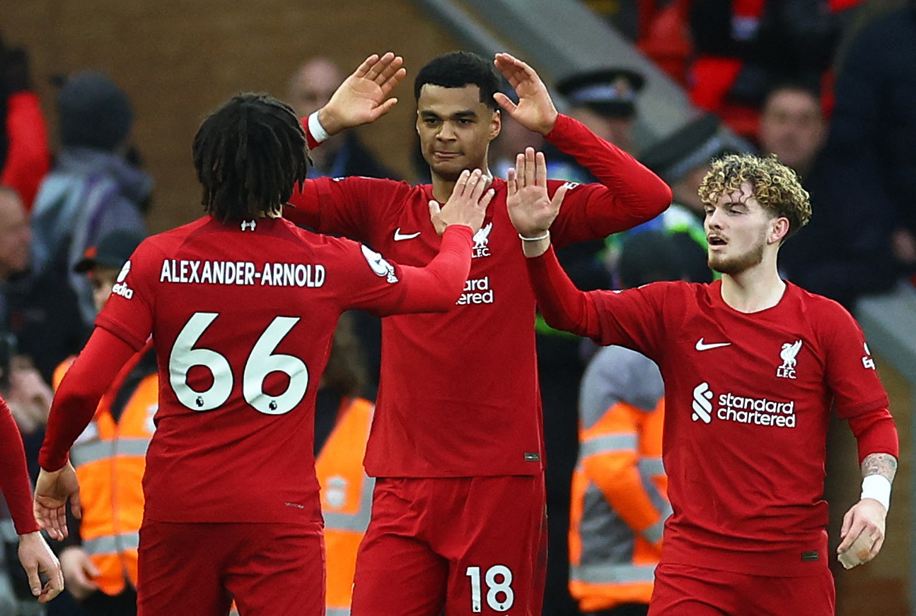 V&ugrave;i dập Man United 7-0, Liverpool gieo kinh ho&agrave;ng s&acirc;n cỏ Ngoại hạng Anh - Ảnh 4.