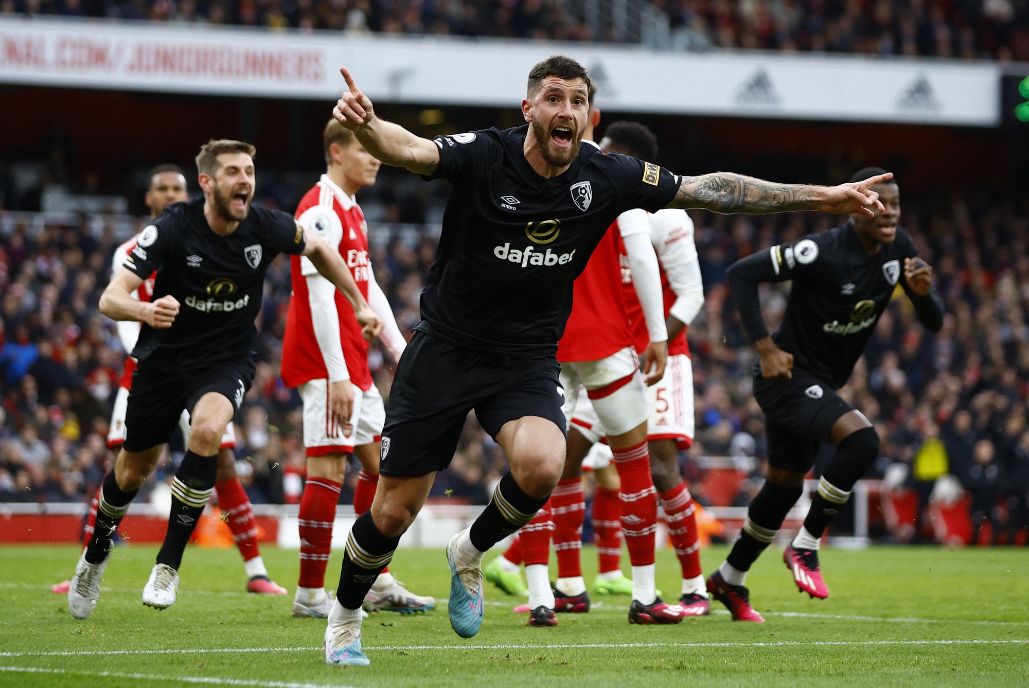 Rượt đuổi nghẹt thở, Arsenal ngược dòng hạ Bournemouth ở Emirates - Ảnh 3.