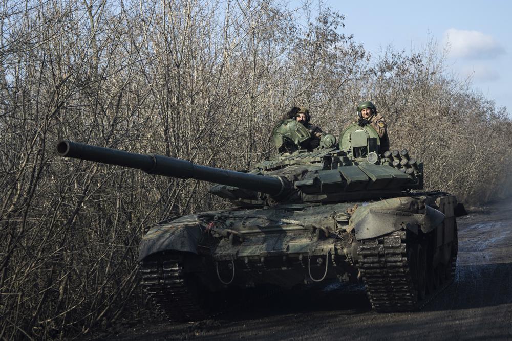 Khủng hoảng Ukraine: Hỏa lực đốt n&oacute;ng Bakhmut, chảo lửa bị c&ocirc; lập - Ảnh 2.