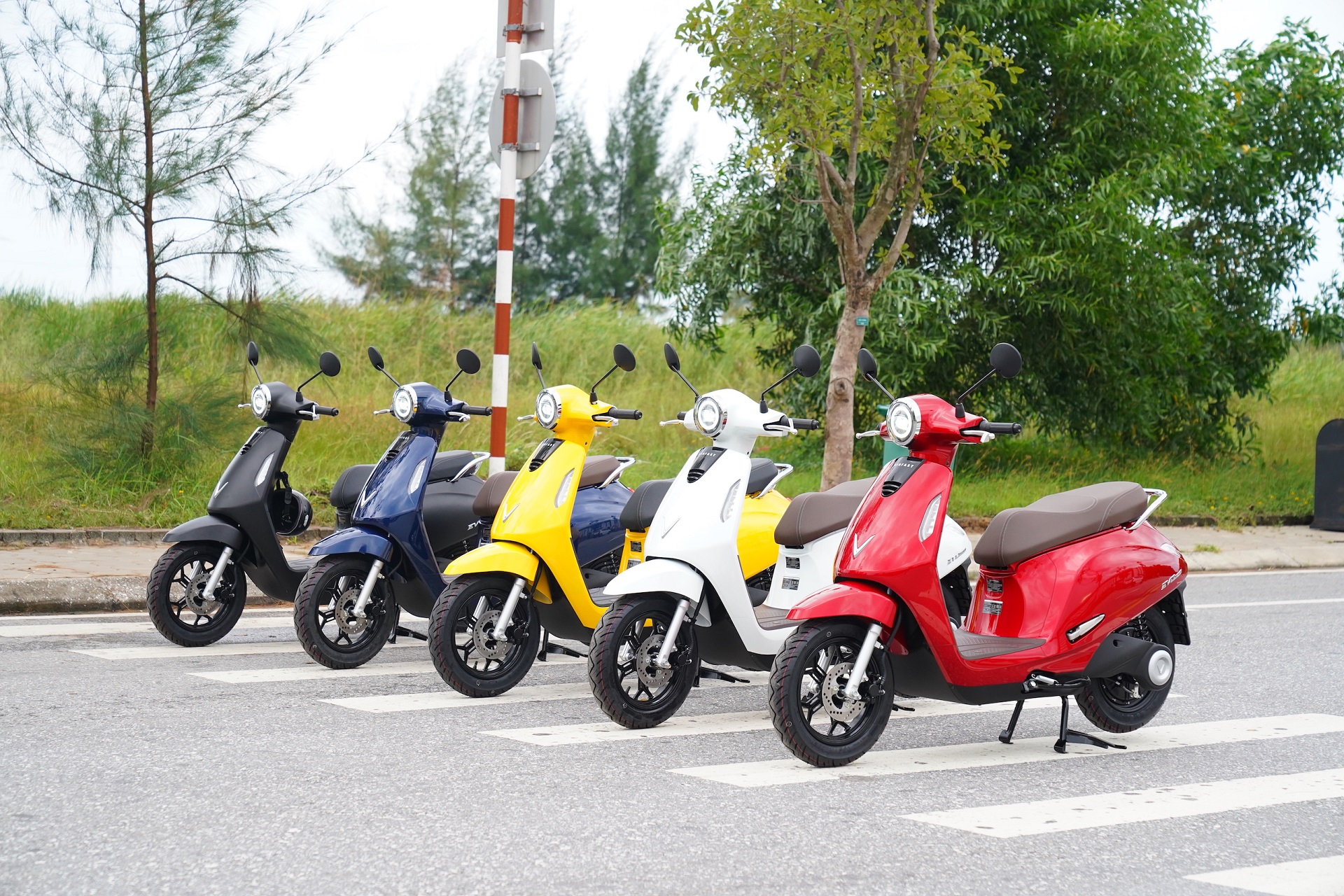 &Ocirc;ng Phạm Nhật Vượng mở c&ocirc;ng ty cho thu&ecirc; xe điện - Ảnh 1.