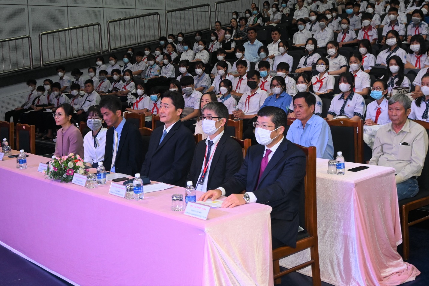 Ajinomoto trao học bổng cho học sinh hiếu học Đồng Nai - Ảnh 1.