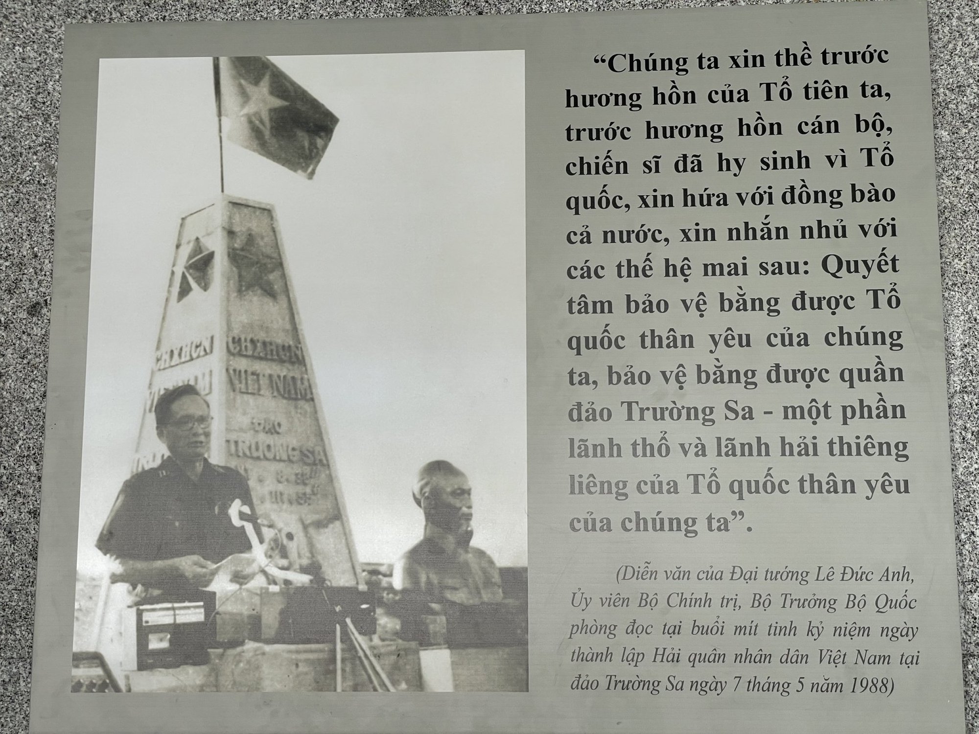 H&agrave;nh tr&igrave;nh Sống m&atilde;i tuổi hai mươi đến Khu tưởng niệm Chiến sĩ Gạc Ma - Ảnh 9.