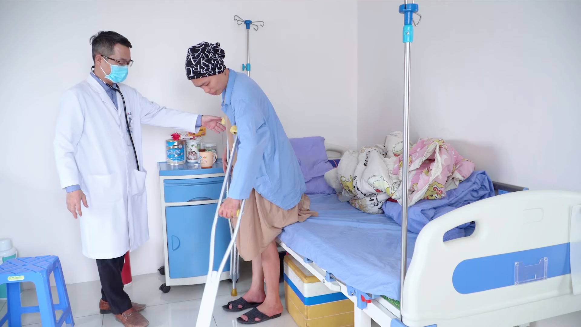 Bệnh viện Hữu nghị Lạc Việt Cứu bệnh nh&acirc;n c&oacute; khối u ch&acirc;n nguy hiểm - Ảnh 2.