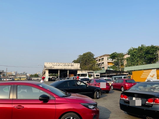Đi đăng kiểm xe,  mất 1 ng&agrave;y chưa chắc đ&atilde; xong - Ảnh 7.