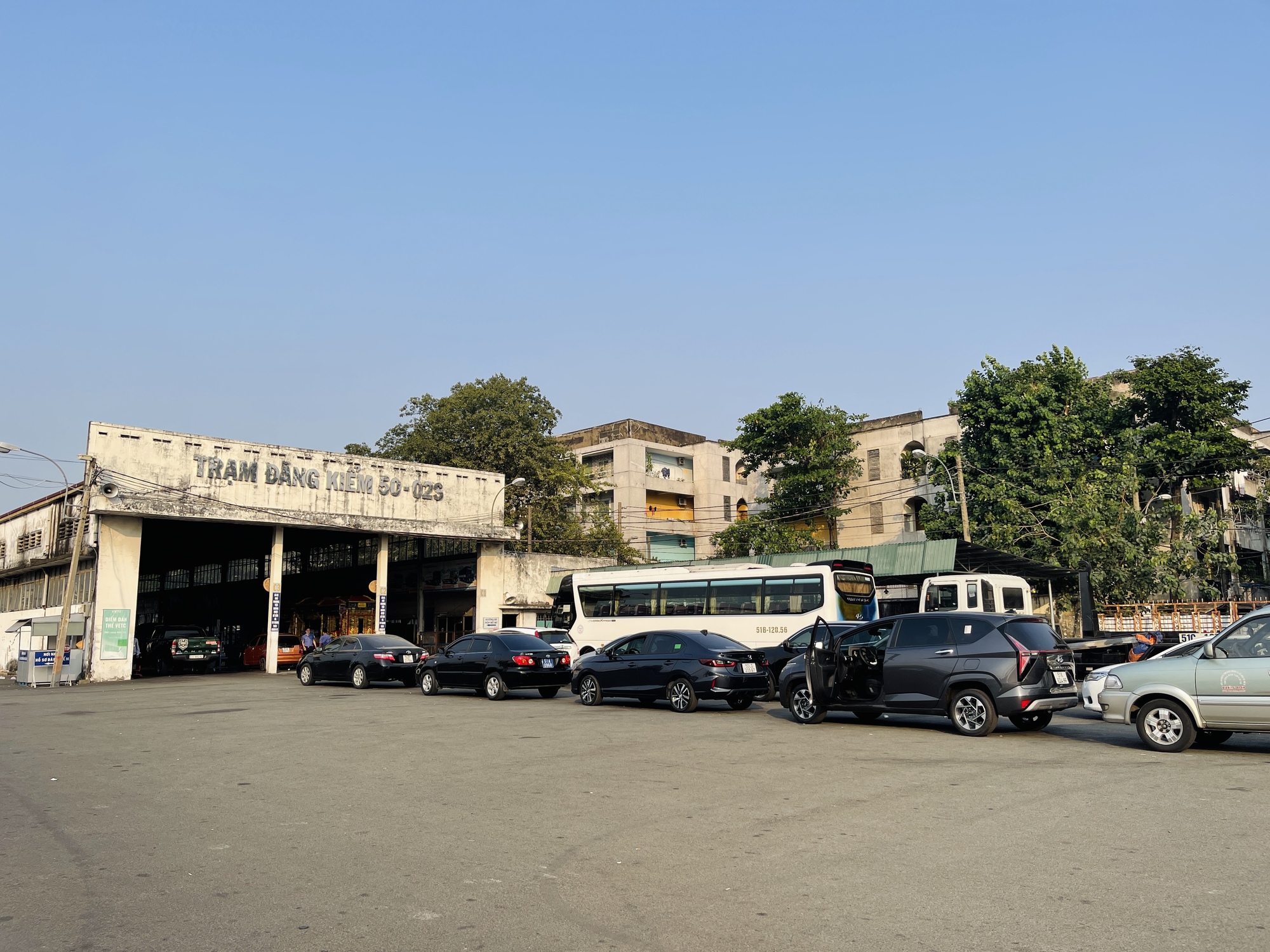 Đi đăng kiểm xe,  mất 1 ng&agrave;y chưa chắc đ&atilde; xong - Ảnh 6.