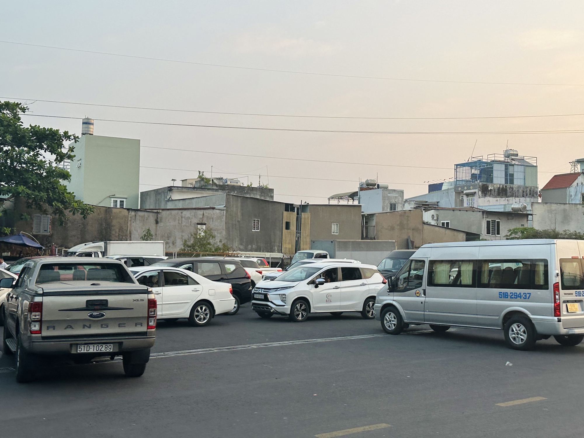 Đi đăng kiểm xe,  mất 1 ng&agrave;y chưa chắc đ&atilde; xong - Ảnh 5.