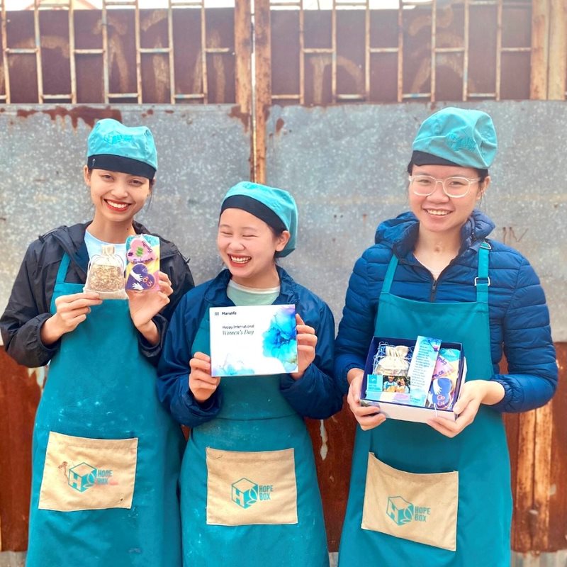Manulife Việt Nam đồng h&agrave;nh c&ugrave;ng HopeBox t&ocirc;n vinh ng&agrave;y Quốc Tế Phụ Nữ 8-3-2023 - Ảnh 1.