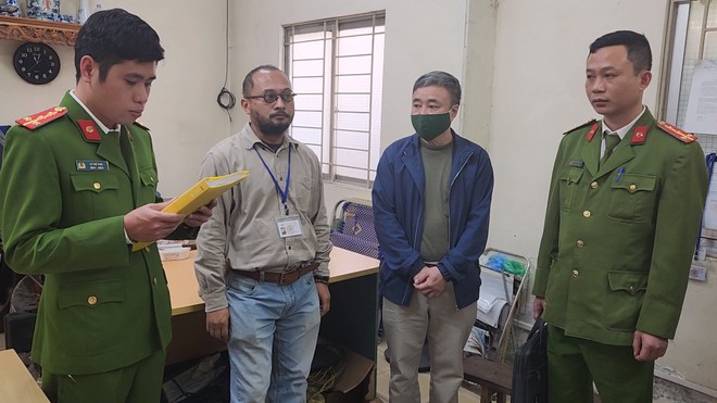 Giám đốc, phó giám đốc trung tâm đăng kiểm chia tiền nhận tiền hối lộ theo bậc thang