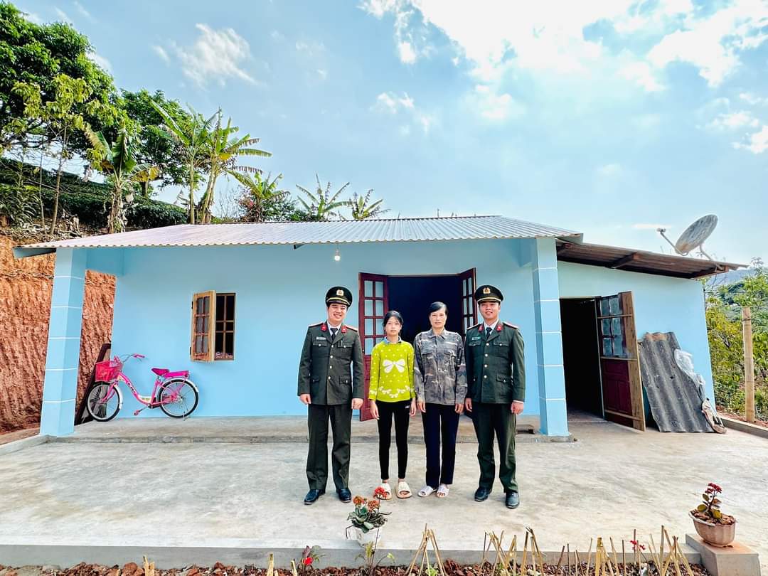Tấm l&ograve;ng v&agrave;ng của ch&agrave;ng trung &uacute;y - Ảnh 2.