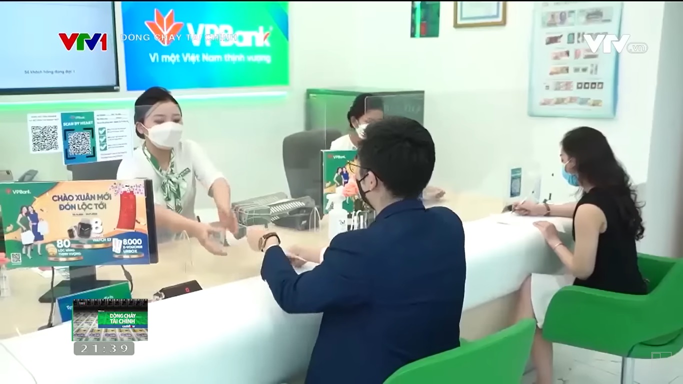 L&atilde;i suất ng&acirc;n h&agrave;ng giảm, xu hướng d&ograve;ng tiền sẽ đổ về đ&acirc;u? - Ảnh 2.