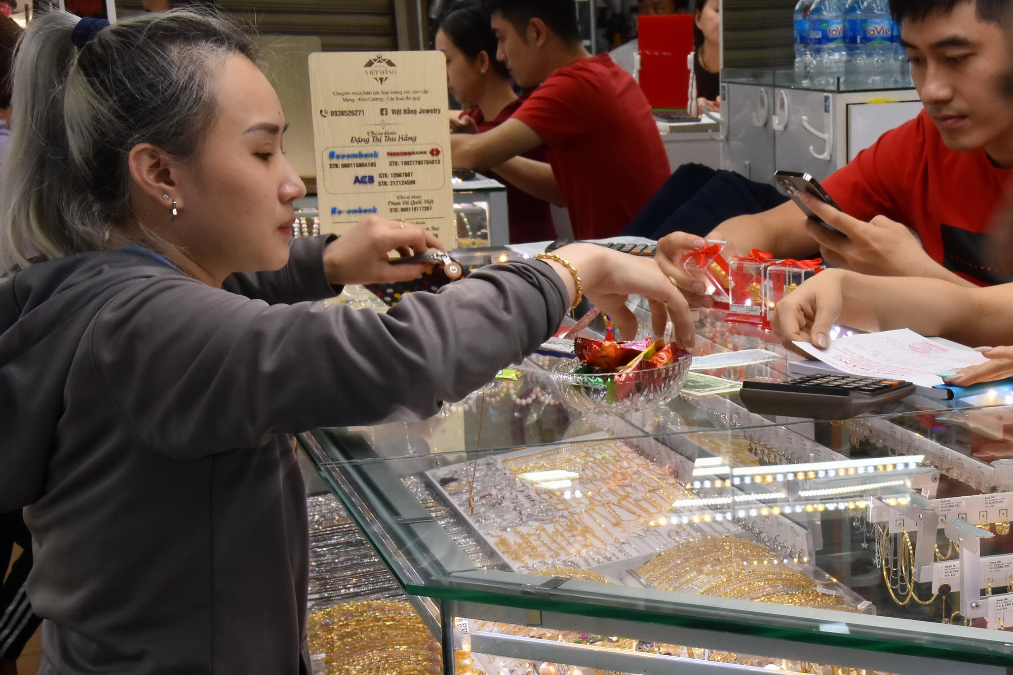 Giá vàng hôm nay 10-3: Vàng 24K tăng giá đột biến