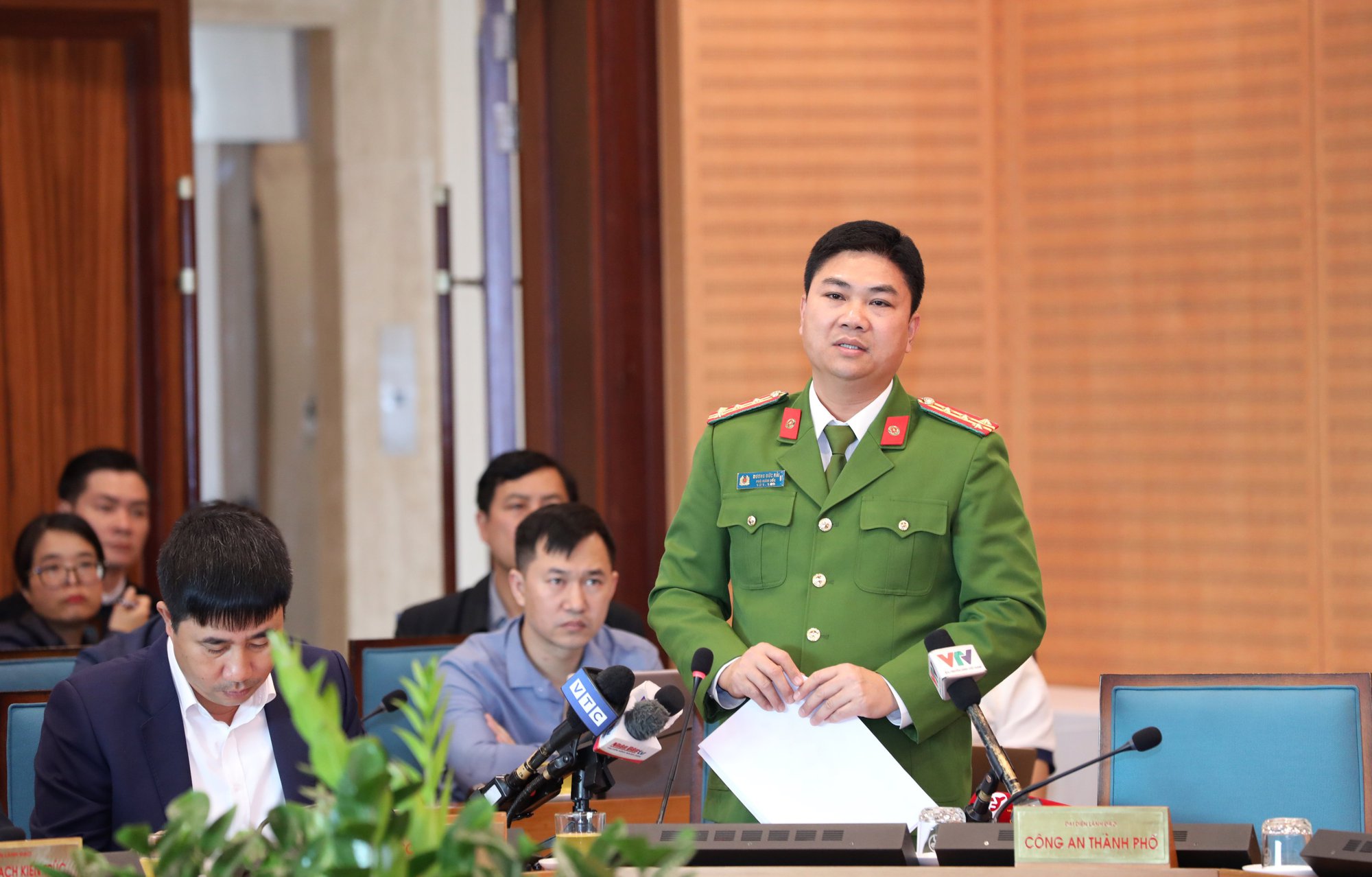 &Ocirc;ng Trần Sỹ Thanh: B&ecirc;u t&ecirc;n chủ tịch quận, huyện để xảy ra vi phạm vỉa h&egrave;, l&ograve;ng đường - Ảnh 2.