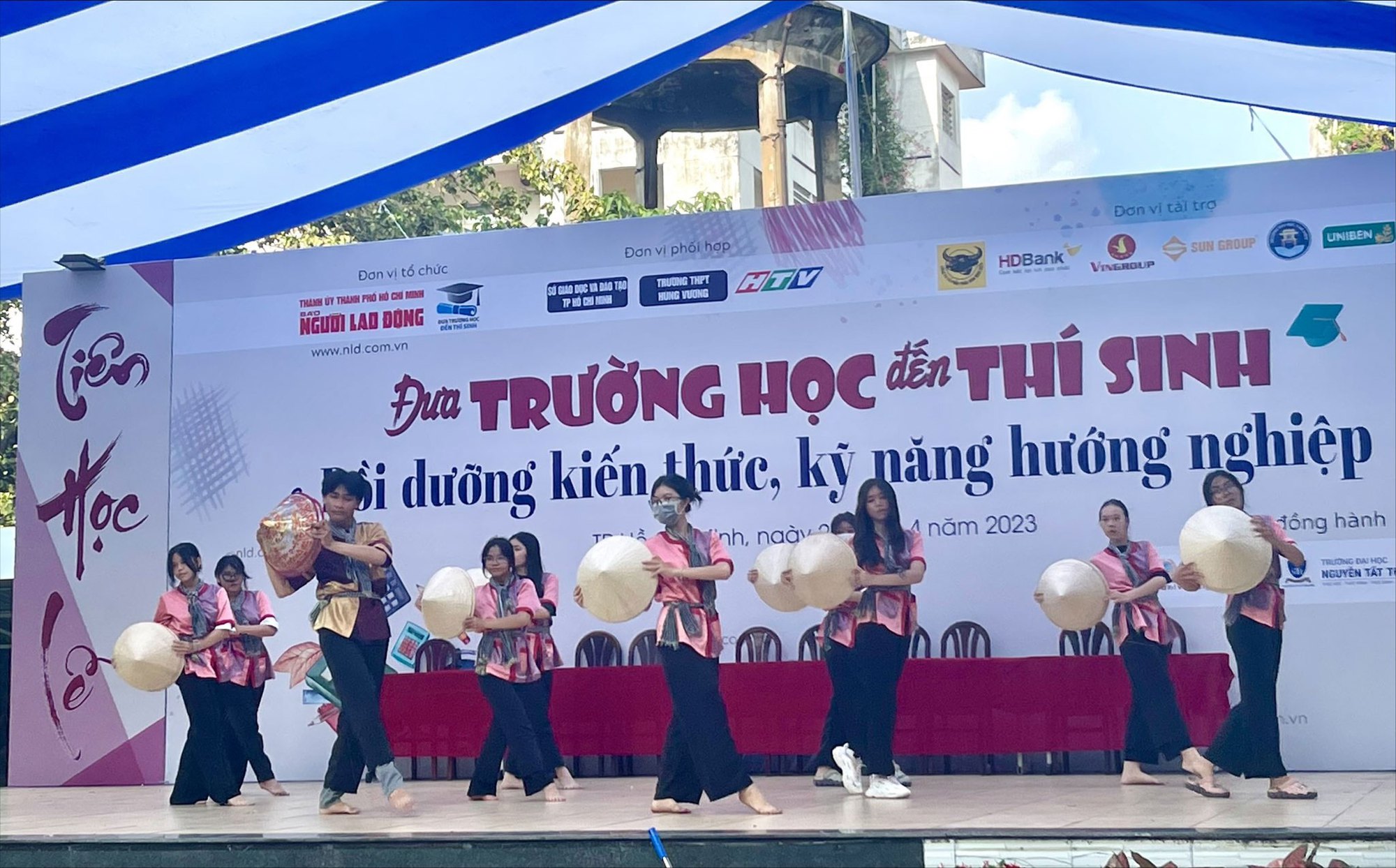 "Đưa trường học đến thí sinh" lần thứ 22 - 2023: Học sinh TP HCM chủ động để chắc suất vào đại học