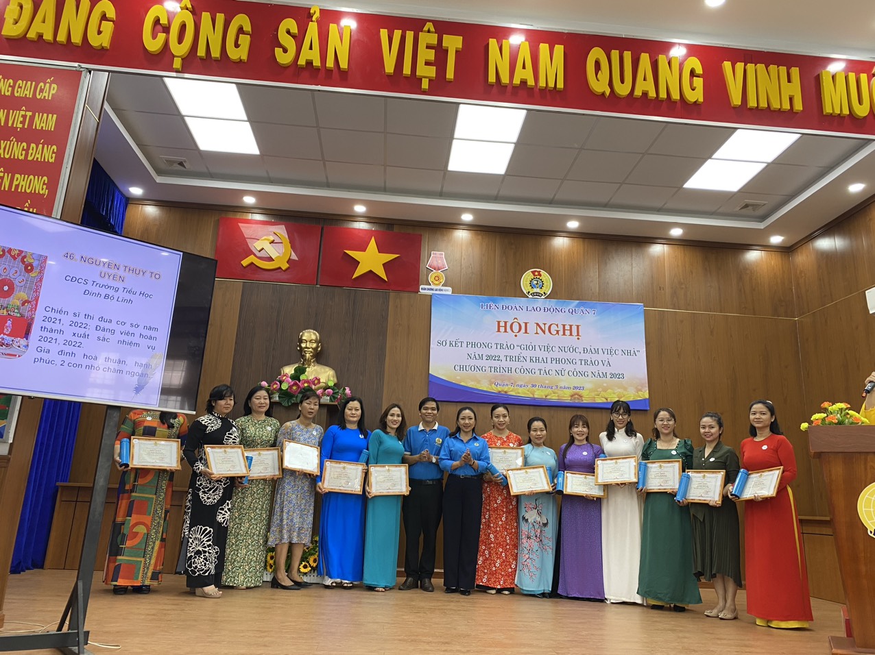 Quận 7, TP HCM: 97 nữ CNVC-LĐ tiêu biểu được kết nạp Đảng