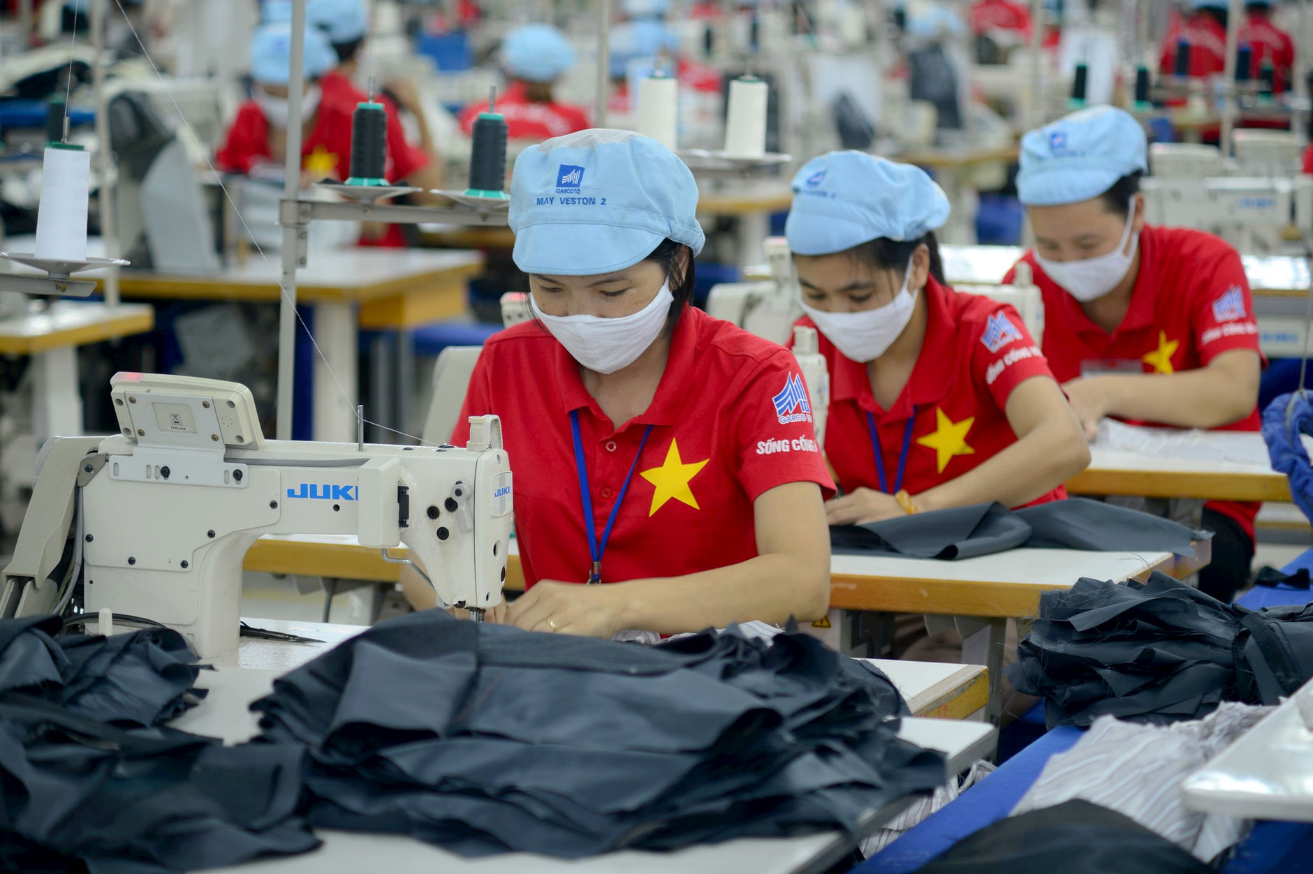 Kh&ocirc;ng để c&ocirc;ng nh&acirc;n thiếu việc l&agrave;m
