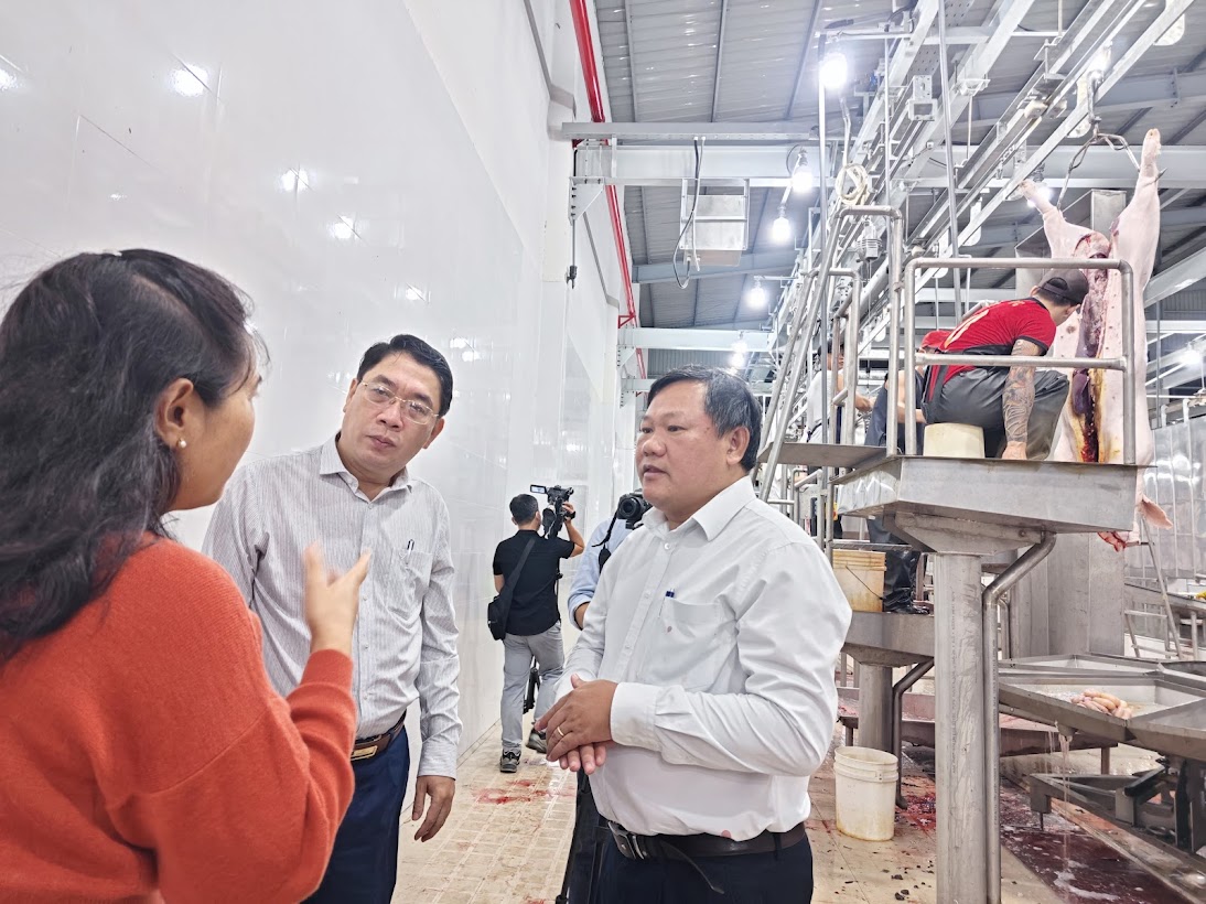 Cận cảnh 2 nhà máy giết mổ công nghiệp quy mô lớn ngày đầu tiên hoạt động ở TP HCM - Ảnh 1.