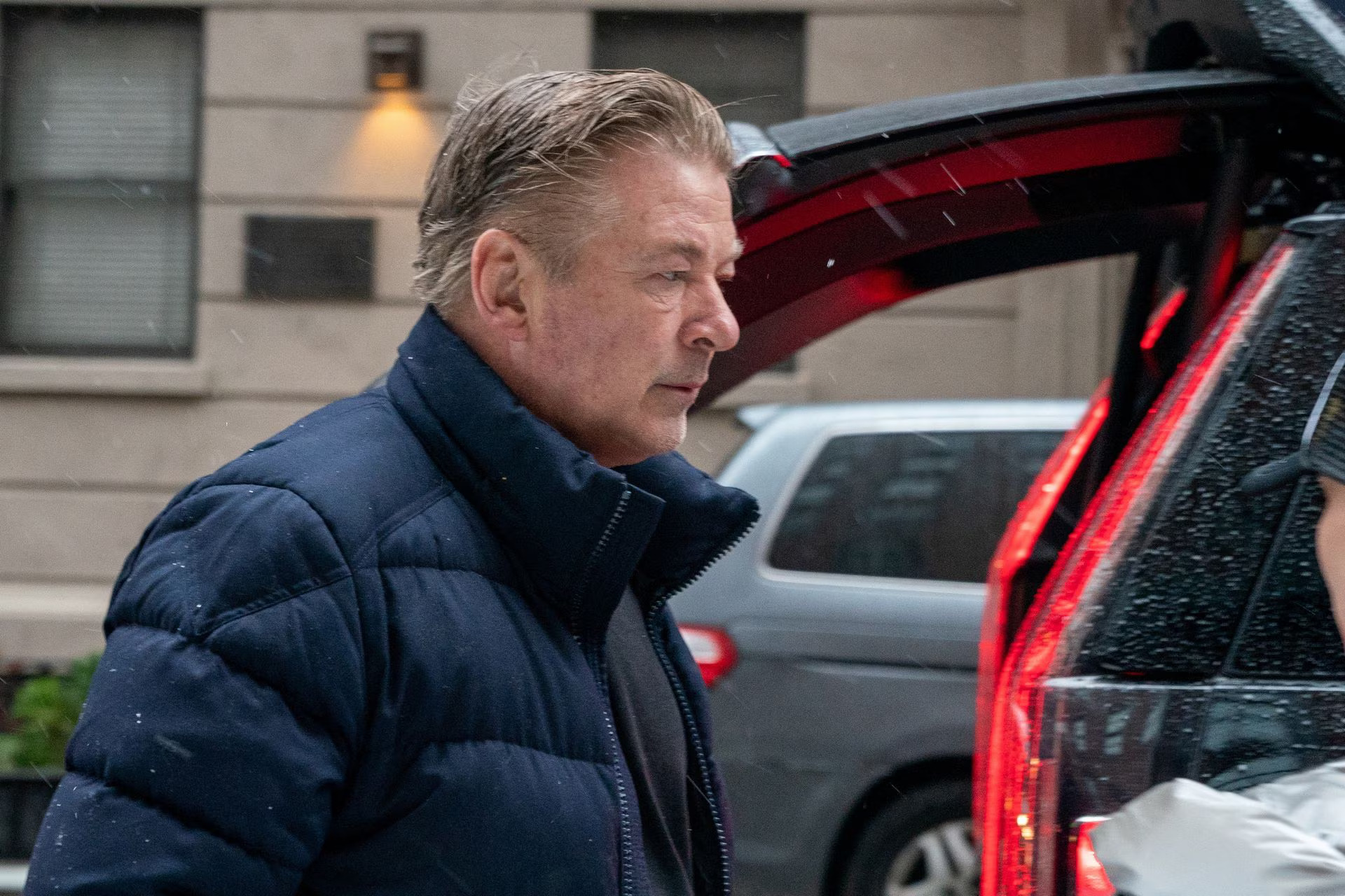 Bản &aacute;n vụ Alec Baldwin bắn chết người tr&ecirc;n trường quay
