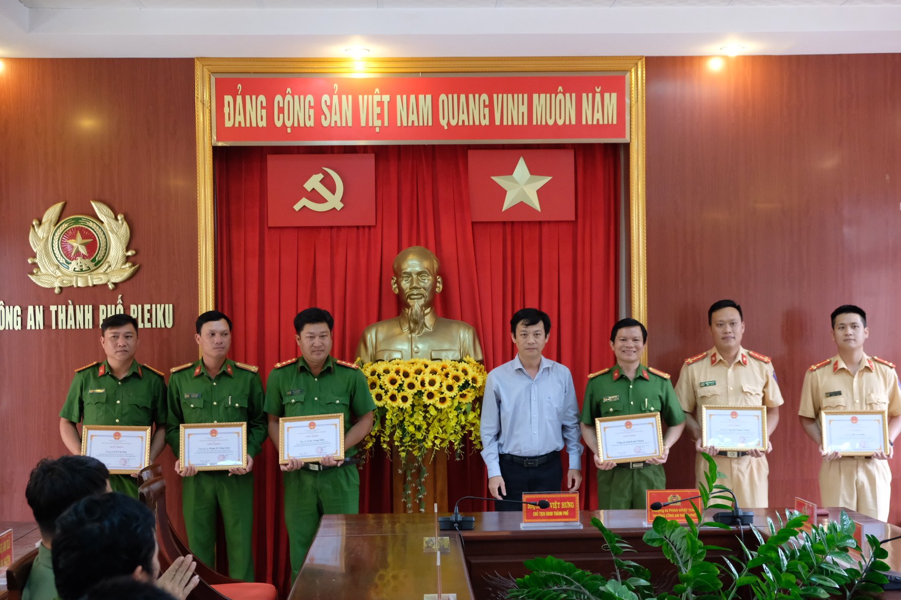 Thưởng n&oacute;ng lực lượng c&ocirc;ng an bắt giữ gi&aacute;m đốc người Trung Quốc giết nữ kế to&aacute;n - Ảnh 2.