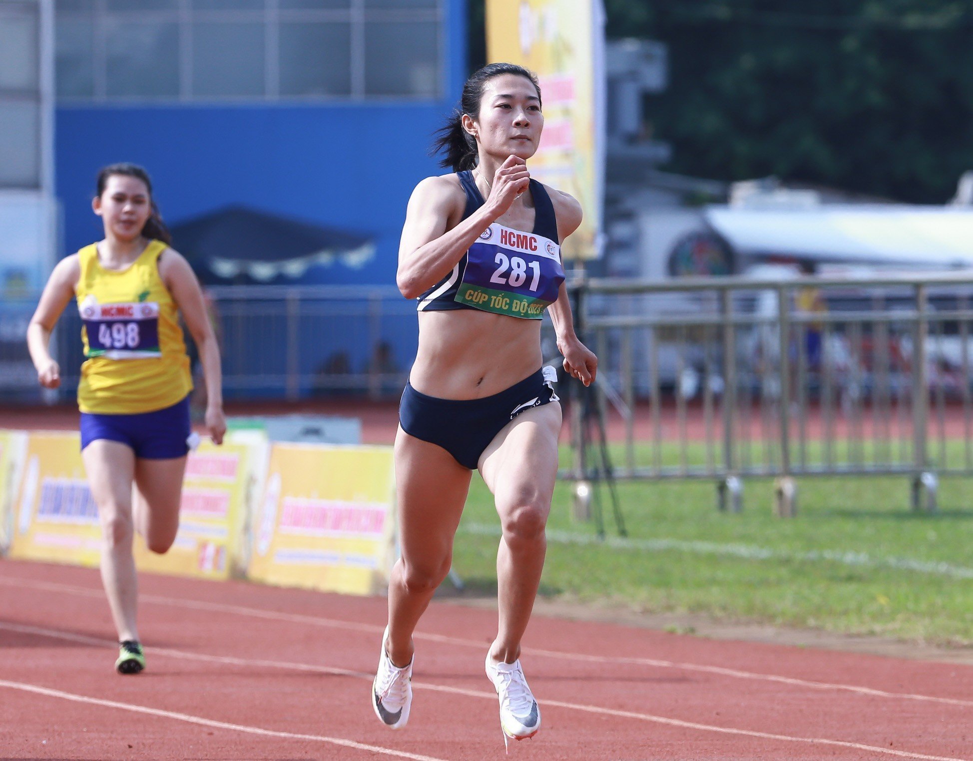 Lê Tú Chinh trở lại đường đua chuẩn bị cho SEA Games 32