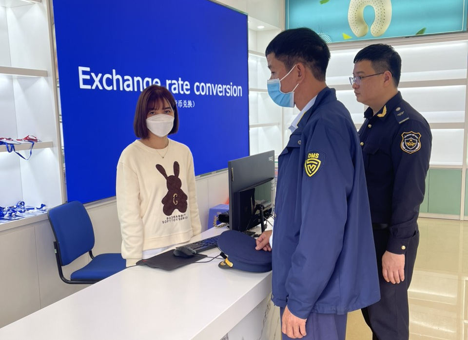 Phát hiện các cửa hàng ở TP vùng biên giới bán mỹ phẩm giả các thương hiệu nổi tiếng